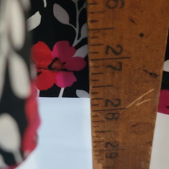 Kate Spade- Women's 2 piece Floral pajama set- size small - Picture 7 of 8